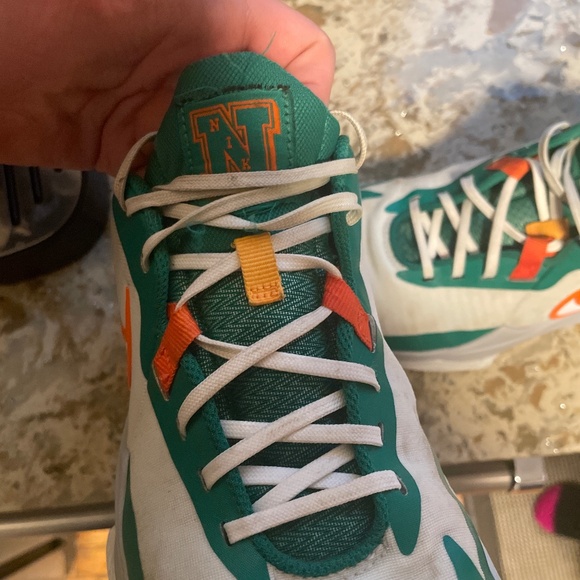 Nike presion 6s in the white and green colour way - Picture 3 of 4